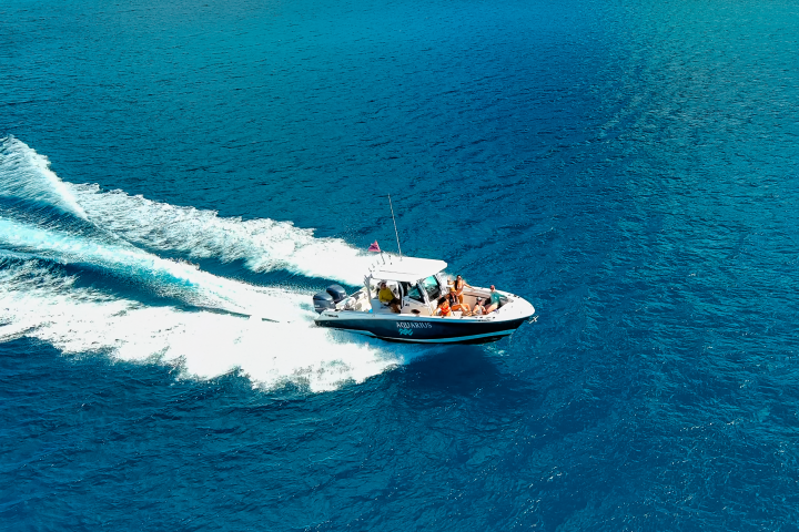 Fast Seas the Day Charters USVI M/V Aquarius underway