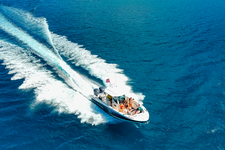 Fast Seas the Day Charters USVI M/V Aquarius underway